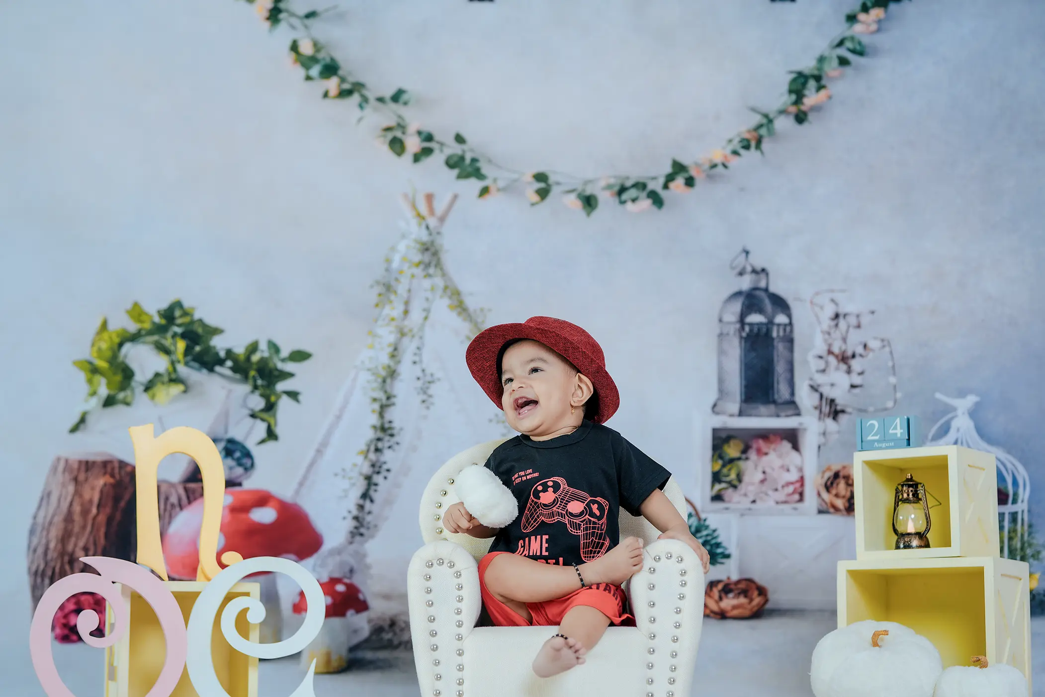 https://dx21q3b76hjv4.cloudfront.net/images/new/themes/fairy-tale/baby-photoshoot-bangalore.webp