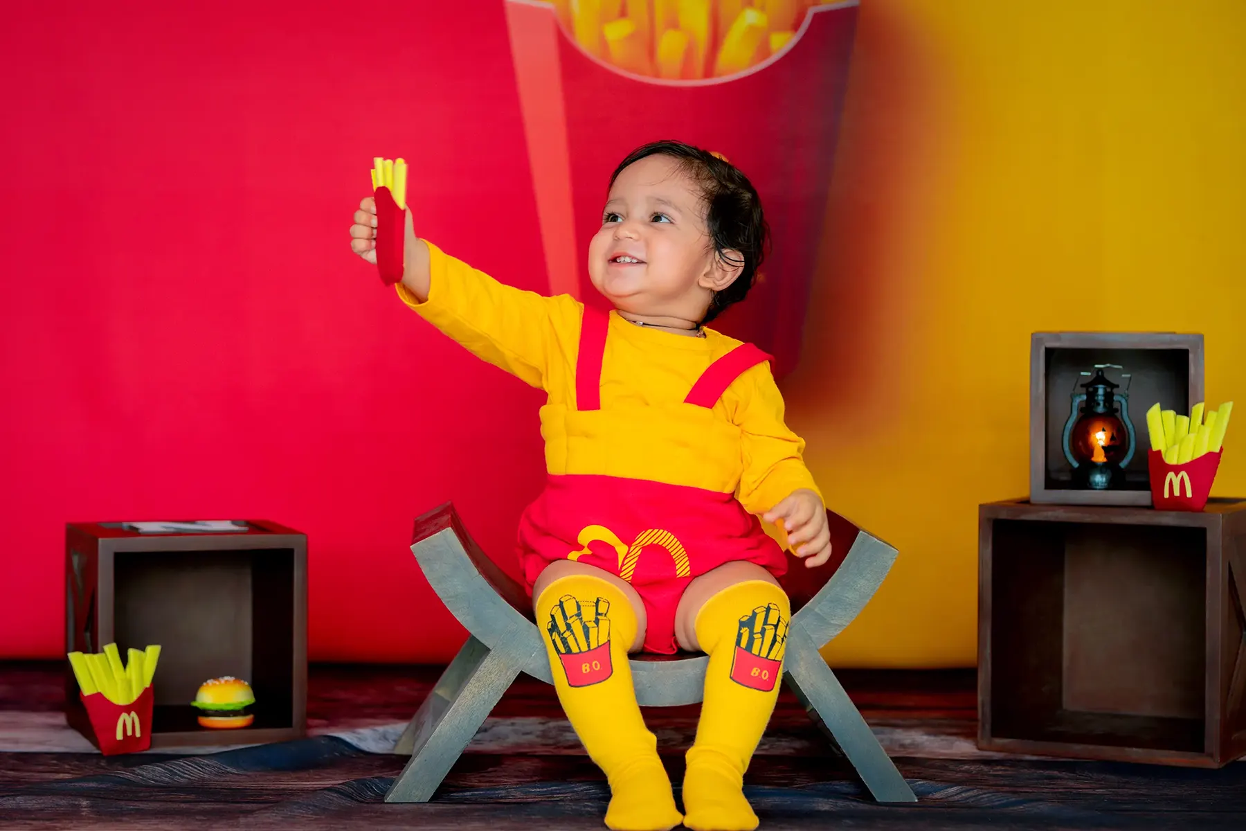 https://dx21q3b76hjv4.cloudfront.net/images/new/themes/mcdonalds-baby/1-year-baby-photoshoot.webp