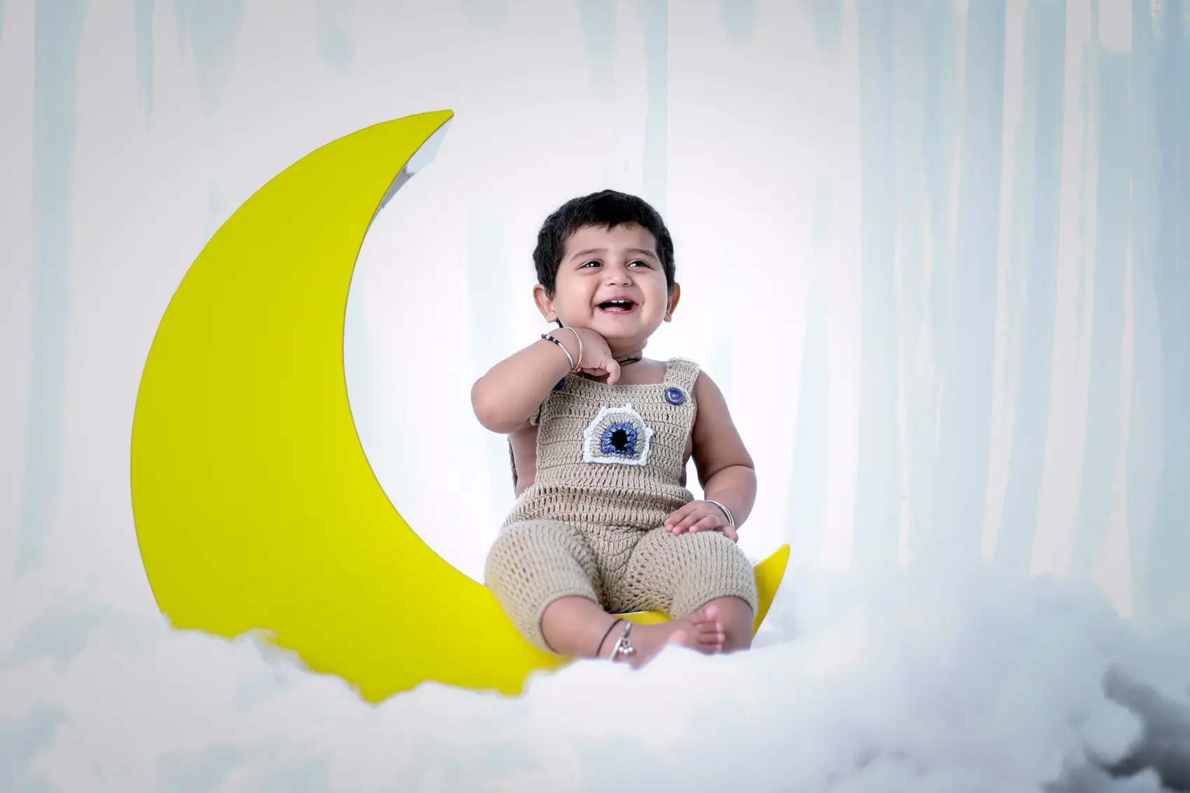 https://dx21q3b76hjv4.cloudfront.net/images/new/themes/moon-and-sky/baby-photoshoot-bangalore.webp