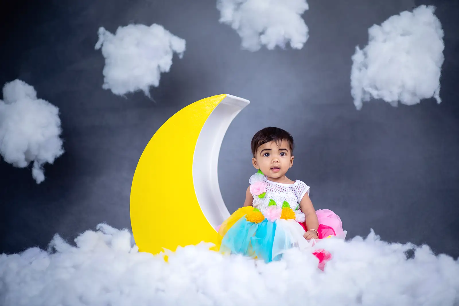https://dx21q3b76hjv4.cloudfront.net/images/new/themes/moon-and-sky/baby-shoot-bangalore.webp